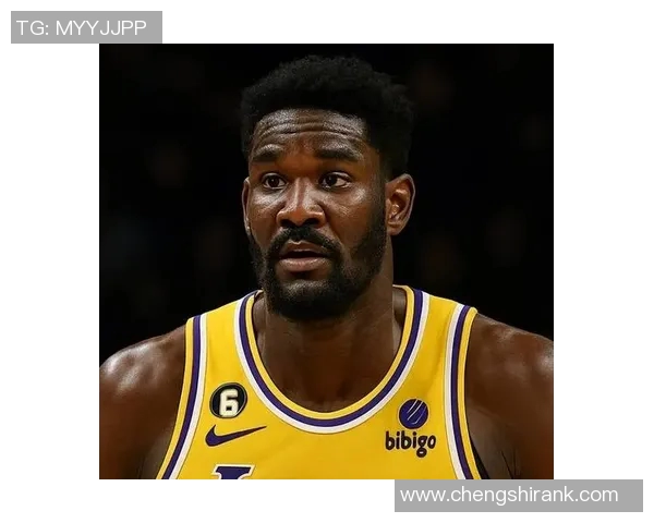 10分13板3盖帽!湖人自媒体艾顿就喜欢在凤凰城打球☀️